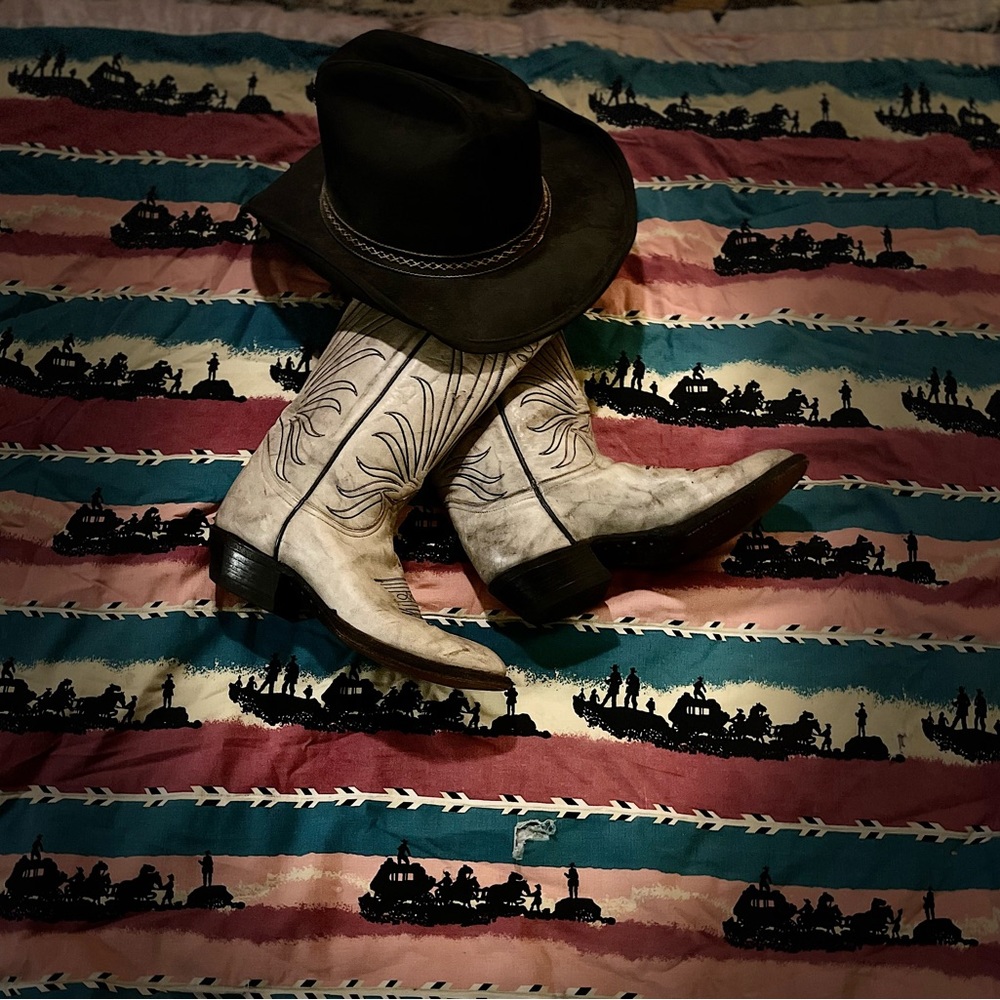 Vintage Tony Llama Cowboy Boots Size 8 Cream